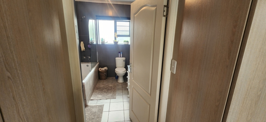 6 Bedroom Property for Sale in Dana Bay Western Cape